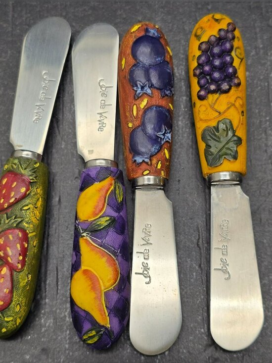 Set Of 4 Joie De Vivre Cheese Spreaders Fruit Motif Handles HS253 - Picture 1 of 4